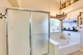 Outdoor Kitchen & Pool: Cave Creek Getaway