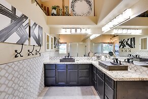 Outdoor Kitchen & Pool: Cave Creek Getaway