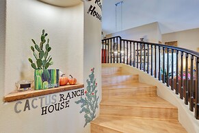 Outdoor Kitchen & Pool: Cave Creek Getaway