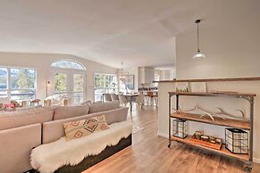 Nomad Haus w/ Mtn Views & Deck - 25 Mi to Breck!