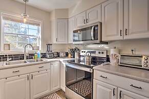 Nomad Haus w/ Mtn Views & Deck - 25 Mi to Breck!