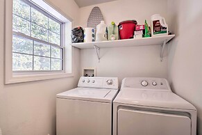 Nomad Haus w/ Mtn Views & Deck - 25 Mi to Breck!