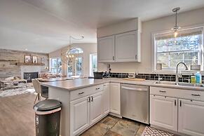 Nomad Haus w/ Mtn Views & Deck - 25 Mi to Breck!