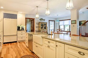 Large Kennebunk Home, Walk to Beach < 2 Mi to Town