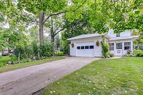 Historic Home w/ Sunroom - 5 Mi to Lambeau Field!
