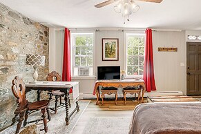 Charming Getaway < 1 Mi to Downtown Lambertville!