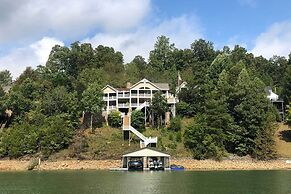Luxe Lakefront Home on Norris Lake w/ Boat Slip!