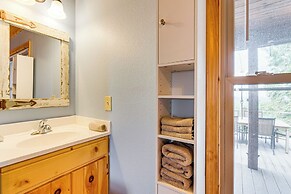 Mtn-view Cabin: Deck & Pets Welcome in Murphy