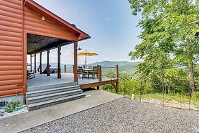 Mtn-view Cabin: Deck & Pets Welcome in Murphy