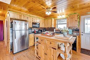 Mtn-view Cabin: Deck & Pets Welcome in Murphy