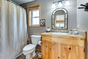 Mtn-view Cabin: Deck & Pets Welcome in Murphy