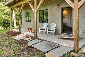 Modern Fairview Retreat: Spacious Deck + Mtn View!