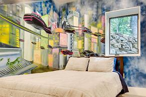 Modern Fairview Retreat: Spacious Deck + Mtn View!