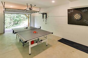 Modern Fairview Retreat: Spacious Deck + Mtn View!