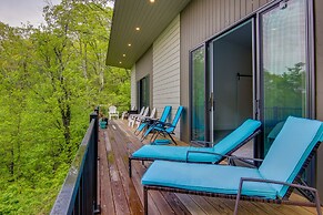 Modern Fairview Retreat: Spacious Deck + Mtn View!
