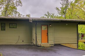 Modern Fairview Retreat: Spacious Deck + Mtn View!