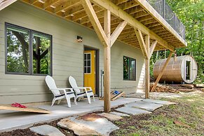 Modern Fairview Retreat: Spacious Deck + Mtn View!