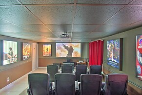 17-seat Theater, Hot Tub & Game Room: Ideal Home!