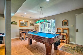 Game Room & Deck: Oso Cozy Cabin in Arnold!