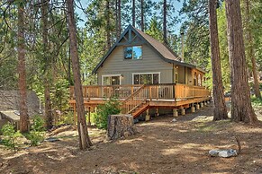 Game Room & Deck: Oso Cozy Cabin in Arnold!