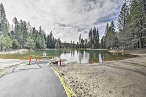 Game Room & Deck: Oso Cozy Cabin in Arnold!