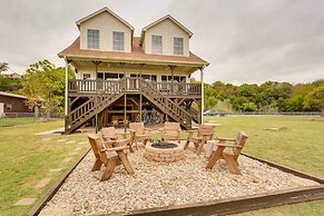Lake Granbury Fishing Escape w/ Dock & Kayaks!