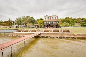 Lake Granbury Fishing Escape w/ Dock & Kayaks!