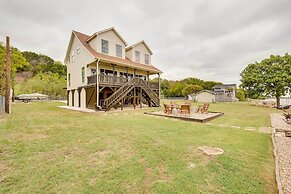 Lake Granbury Fishing Escape w/ Dock & Kayaks!