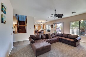 Pool, Fire Pit & Grill: Chandler Oasis!