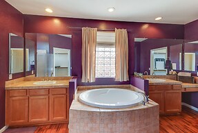 Pool, Fire Pit & Grill: Chandler Oasis!