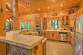 Spacious & Secluded Cabin: ~25 Mi to Bentonville!