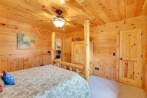 Spacious & Secluded Cabin: 25 Mi to Bentonville!