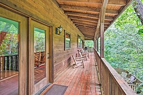 Spacious & Secluded Cabin: 25 Mi to Bentonville!