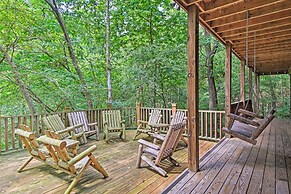Spacious & Secluded Cabin: 25 Mi to Bentonville!