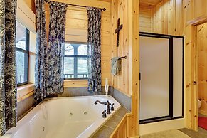 Spacious & Secluded Cabin: 25 Mi to Bentonville!