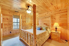 Spacious & Secluded Cabin: 25 Mi to Bentonville!