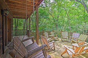 Spacious & Secluded Cabin: 25 Mi to Bentonville!