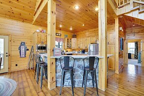 Spacious & Secluded Cabin: 25 Mi to Bentonville!
