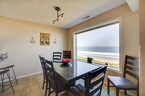 Resort Lincoln Condo w/ Ocean Views & Pool Access!