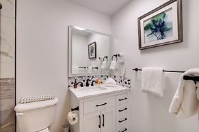 Resort Lincoln Condo w/ Ocean Views & Pool Access!