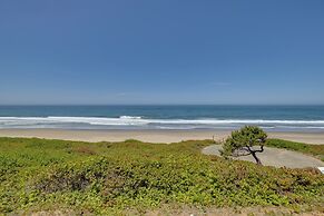 Resort Lincoln Condo w/ Ocean Views & Pool Access!