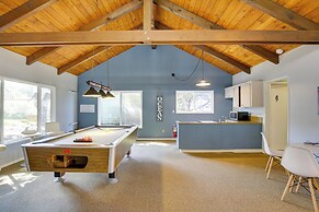 Resort Lincoln Condo w/ Ocean Views & Pool Access!