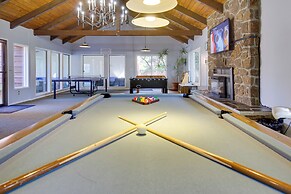 Resort Lincoln Condo w/ Ocean Views & Pool Access!