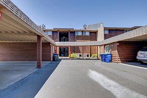 Resort Lincoln Condo w/ Ocean Views & Pool Access!