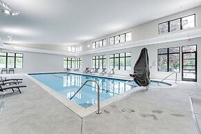 Harbor Springs Condo w/ Fireplace < 1 Mi to Lake!