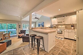 Harbor Springs Condo w/ Fireplace Near Skiing!