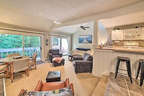 Harbor Springs Condo w/ Fireplace Near Skiing!