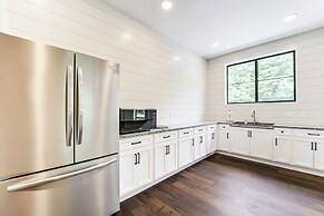 Harbor Springs Condo w/ Fireplace Near Skiing!