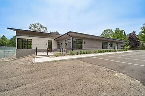 Harbor Springs Condo w/ Fireplace Near Skiing!