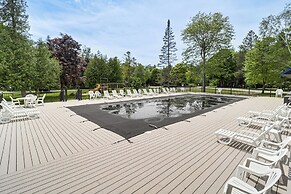 Harbor Springs Condo w/ Fireplace Near Skiing!